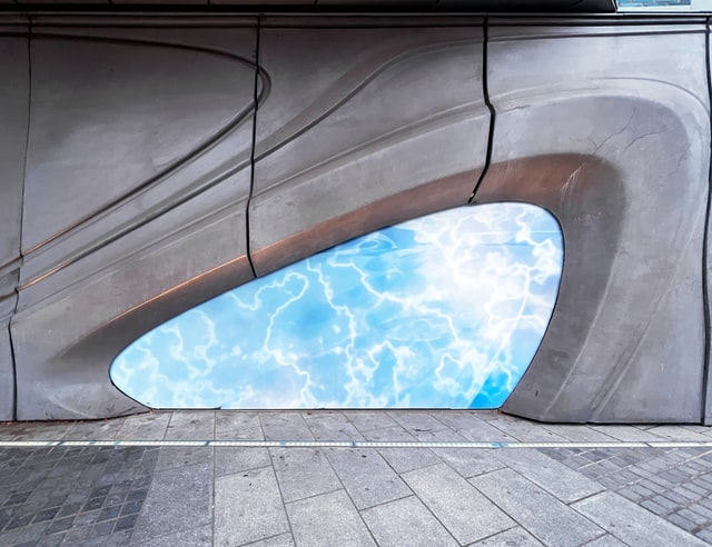 Image of architecture that looks like a space ship